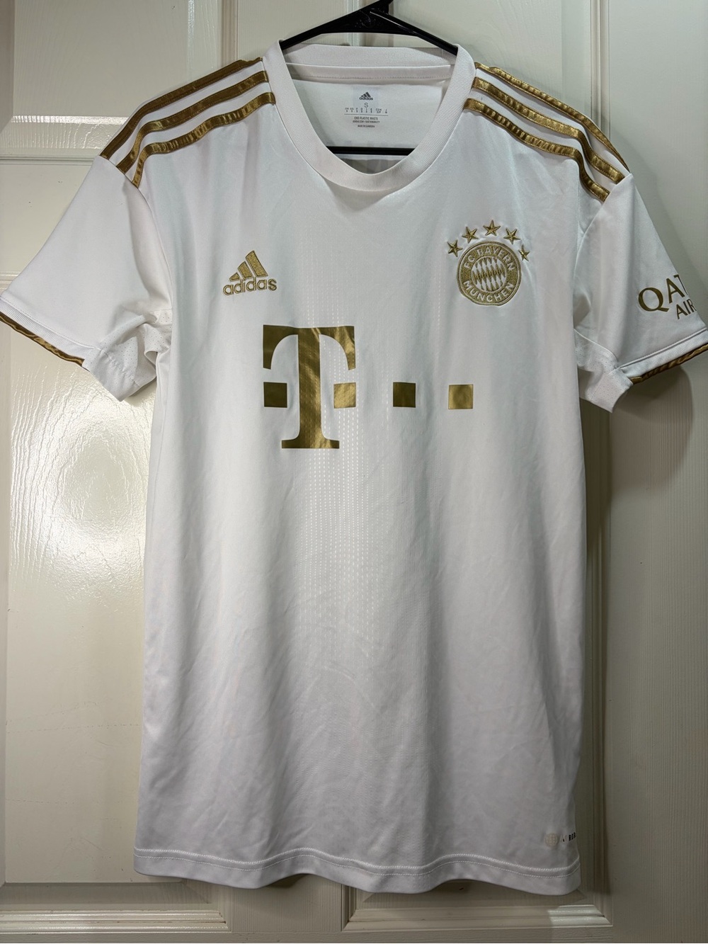 adidas White and Gold Bayern Munich Mens size S Jersey